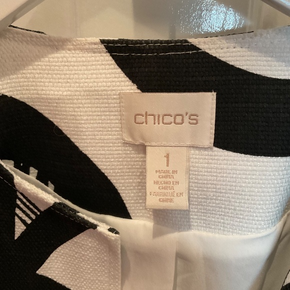 Chico’s black and white print jacket, sized 1 ( medium) - Picture 2 of 6